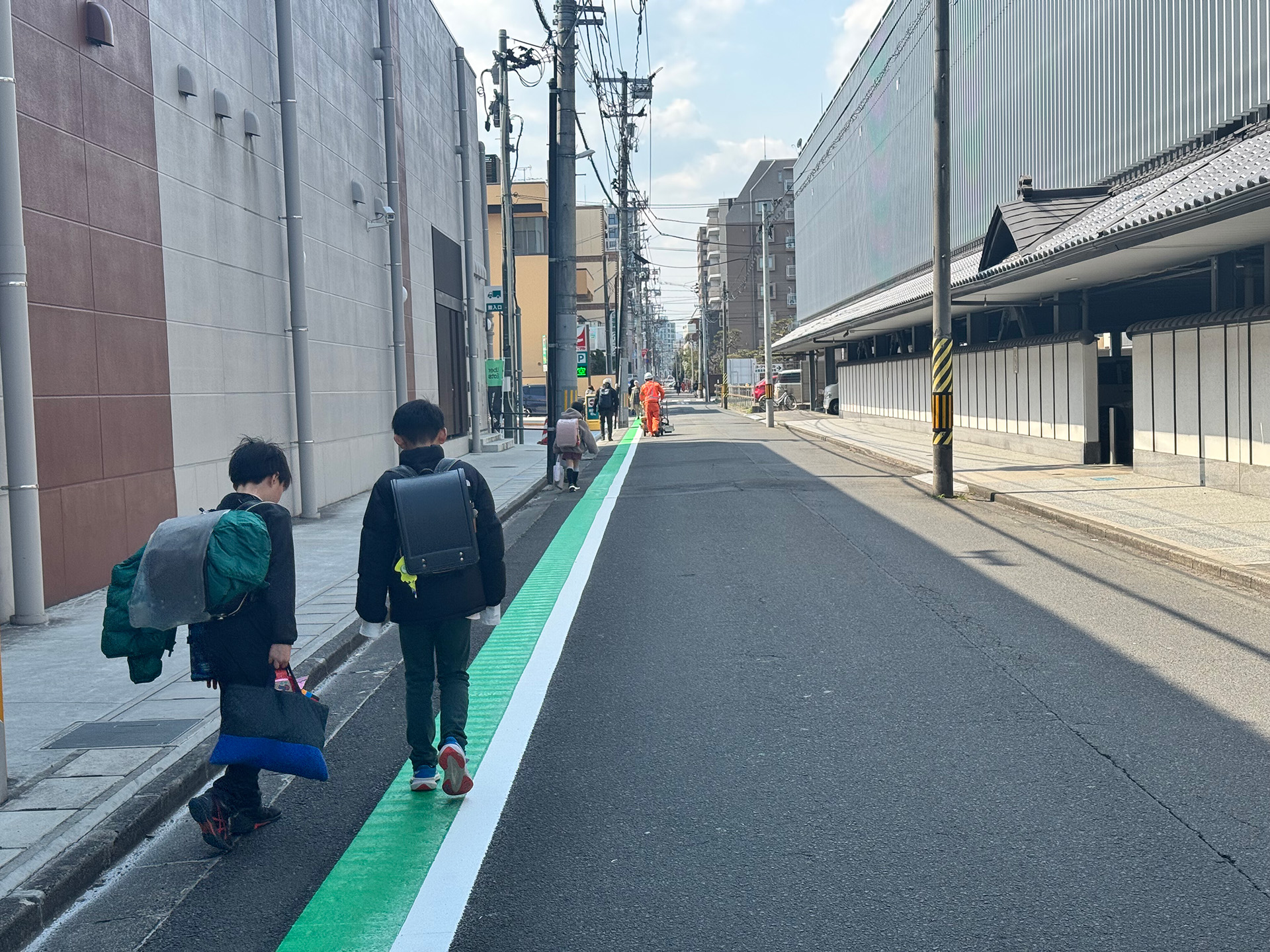 今年も宮城県内で交通安全ボランティアの一環として“通学路のカラー塗装”を行いました！
