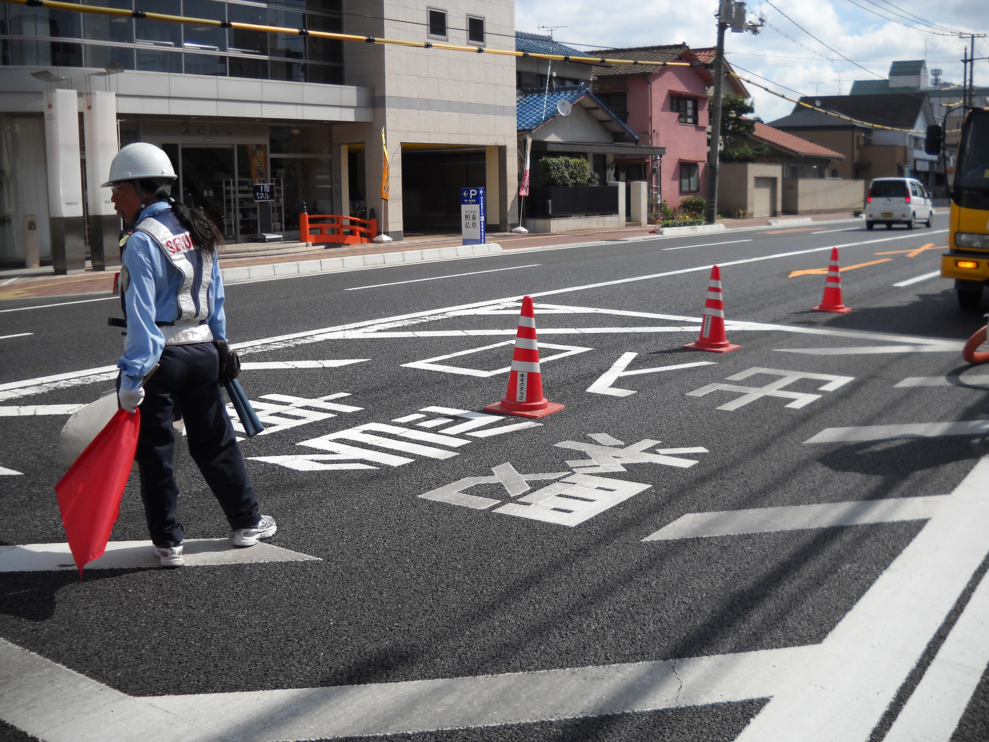 区画線消去 緊急車両出入口