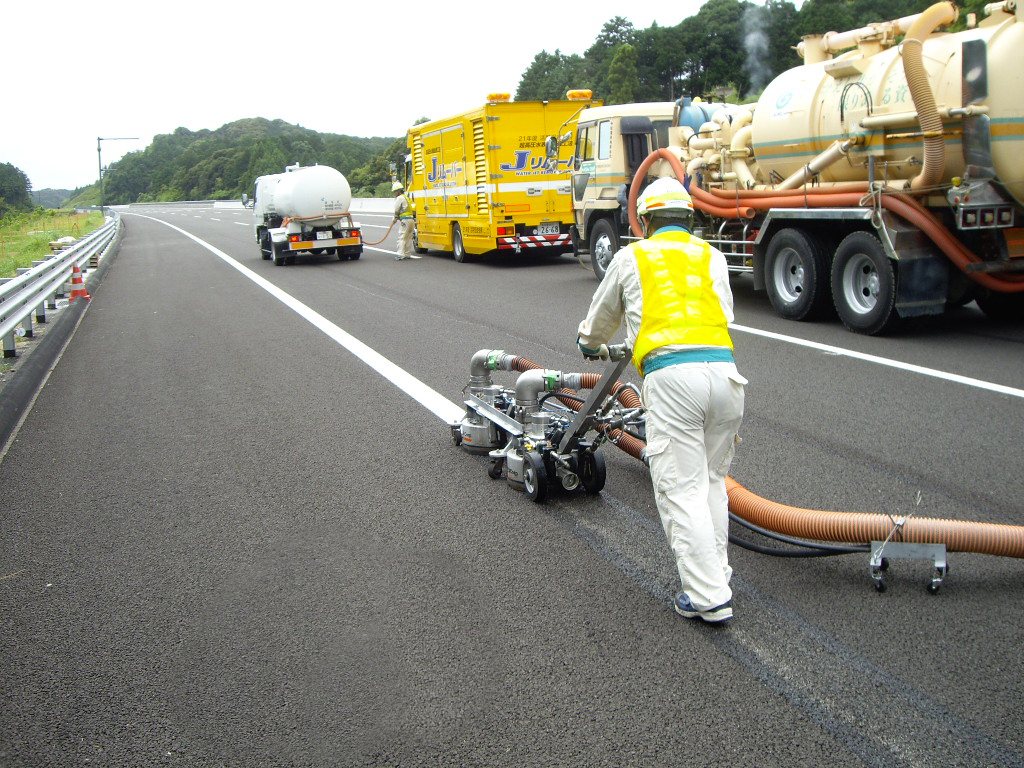 区画線消去 高速道路区画線